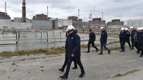 Генеральный директор Международного агентства по атомной энергии (МАГАТЭ) Рафаэль Гросси (слева) во время визита на Запорожскую АЭС в Энергодаре
