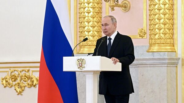 Президент РФ Владимир Путин выступает на церемонии вручения верительных грамот чрезвычайными и полномочными послами иностранных государств в Александровском зале Большого Кремлевского дворца