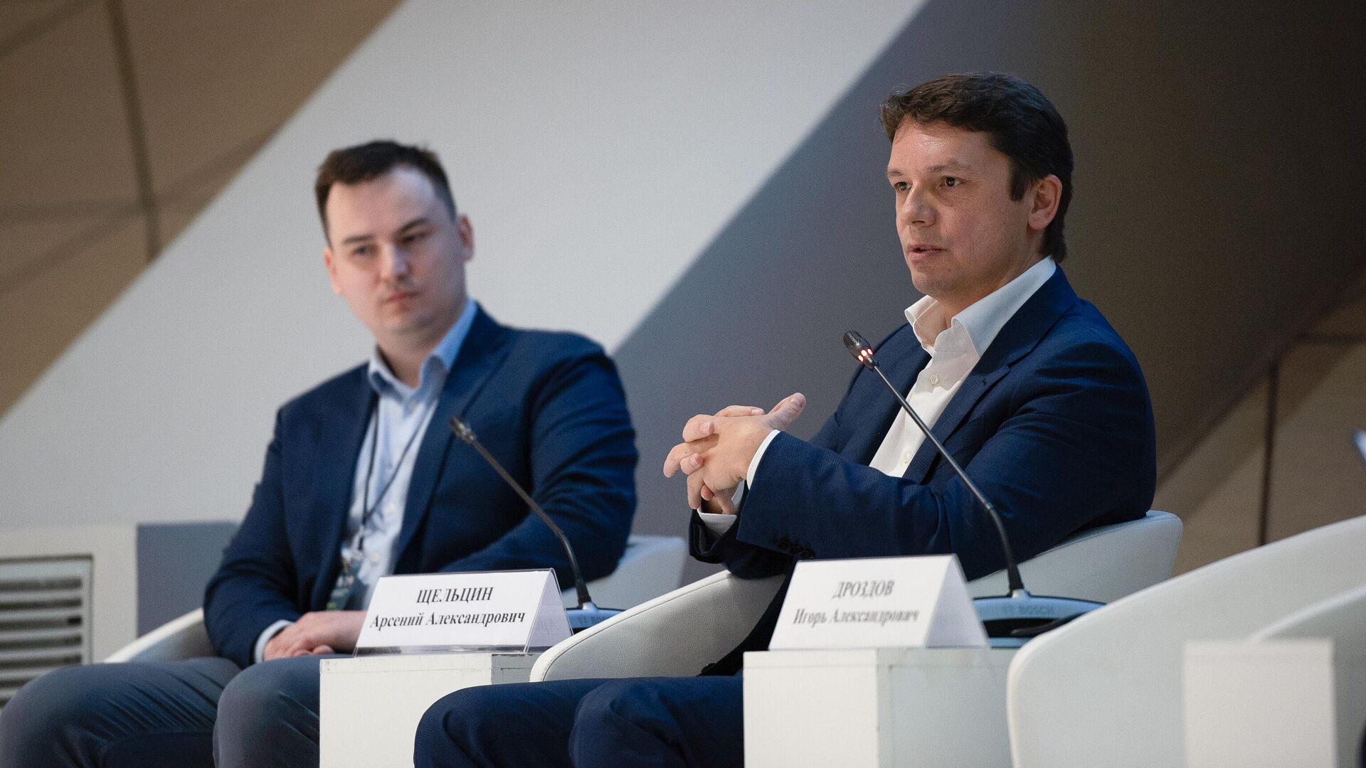 Председатель правления Фонда Сколково Игорь Дроздов на пленарном заседании XVIII Международной школы-практикума молодых ученых-юристов Молодежь и право Председатель правления Фонда Сколково Игорь Дроздов на пленарном заседании XVIII Международной школы-практикума молодых ученых-юристов Молодежь и право - РИА Новости, 1920, 05.04.2023