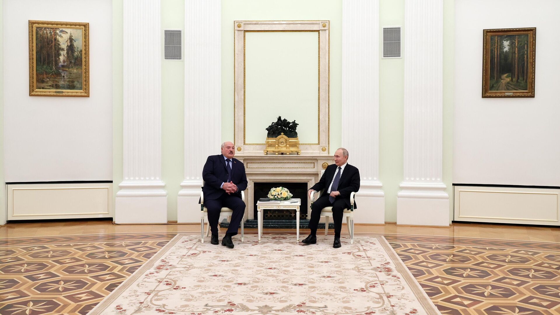 Президент РФ Владимир Путин и президент Белоруссии Александр Лукашенко во время встречи - РИА Новости, 1920, 05.04.2023