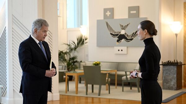 Глава правительства Финляндии Санна Марин во время встречи с президентом страны Саули Ниинистё. 6 апреля 2023