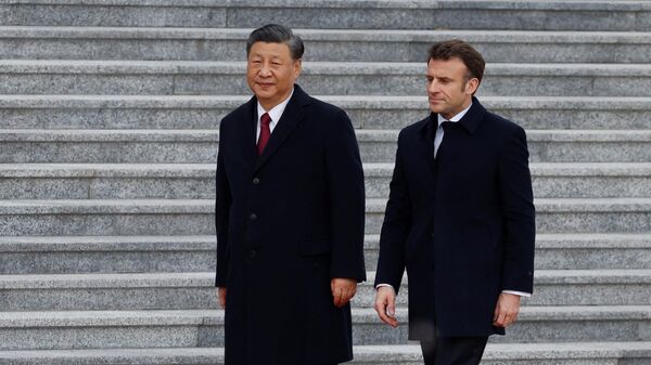 Председатель КНР Си Цзиньпин и президент Франции Эммануэль Макрон во время встречи в Пекине