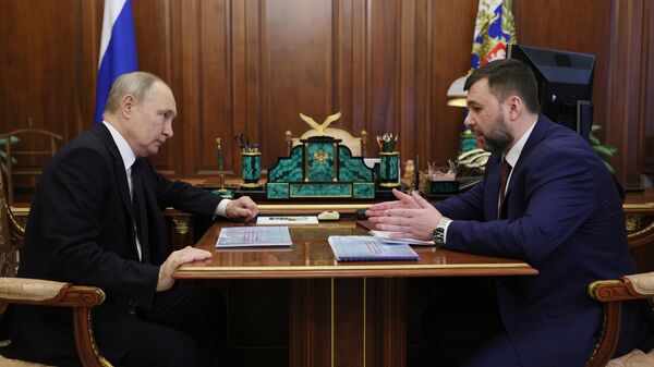 Президент РФ Владимир Путин и временно исполняющий обязанности главы Донецкой народной республики Денис Пушилин