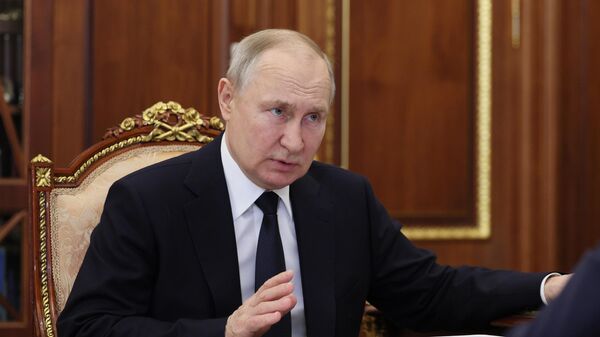 Президент РФ Владимир Путин во время встречи с временно исполняющим обязанности губернатора Херсонской области Владимиром Сальдо