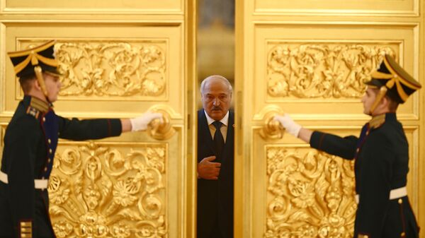 Президент Республики Беларусь Александр Лукашенко перед началом заседания Высшего государственного совета Союзного государства в Москве