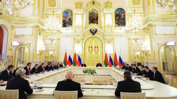 Президент России Владимир Путин и президент Республики Беларусь Александр Лукашенко на заседании Высшего государственного совета Союзного государства в Москве
