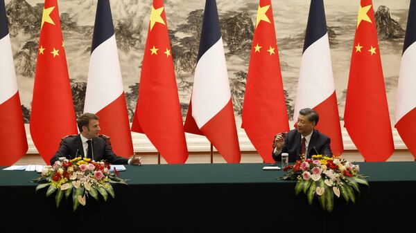 Председатель КНР Си Цзиньпин и президент Франции Эммануэль Макрон во время пресс-конференции в Пекине. 6 апреля 2023