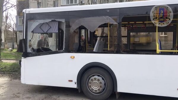 Последствия обстрела автобусной остановки в Лисичанске со стороны ВСУ. Кадр видео