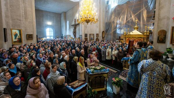 Божественная литургия в праздник Благовещения Пресвятой Богородицы в Киево-Печерской лавре