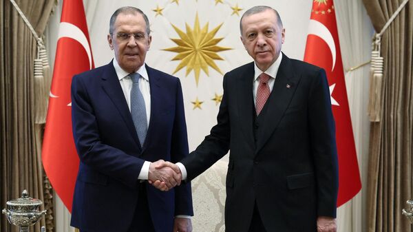 Министр иностранных дел РФ Сергей Лавров и президент Турции Реджеп Тайип Эрдоган во время встречи в Анкаре. 7 апреля 2023