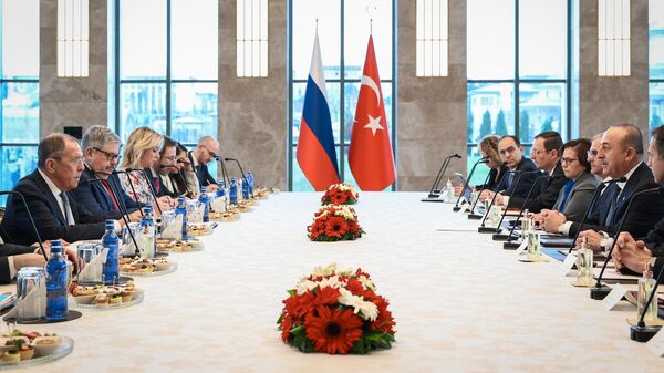 Министр иностранных дел РФ Сергей Лавров и министр иностранных дел Турции Мевлют Чавушоглу во время переговоров в Анкаре. 7 апреля 2023