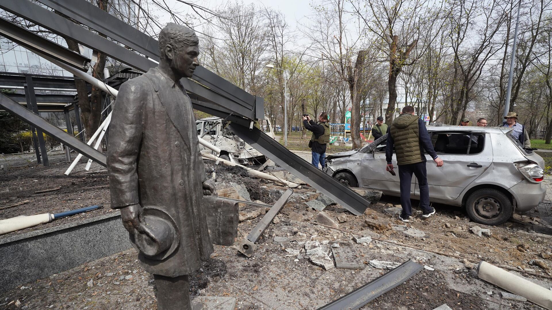 Последствия обстрела рынка в Донецке. 7 апреля 2023 - РИА Новости, 1920, 07.04.2023