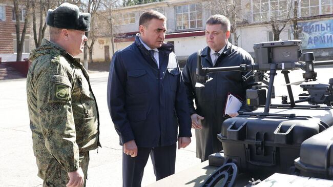 Алексей Дюмин передал тульским десантникам технику и оборудование