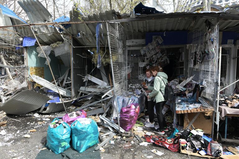 Рынок в Ворошиловском районе Донецка, подвергшийся обстрелу со стороны ВСУ