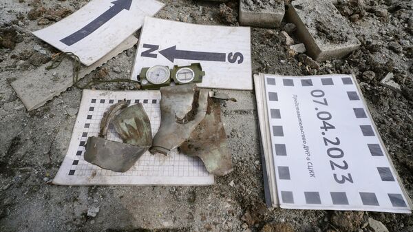 Фрагменты снаряда, найденные на месте обстрела рынка в Ворошиловском районе Донецка со стороны ВСУ