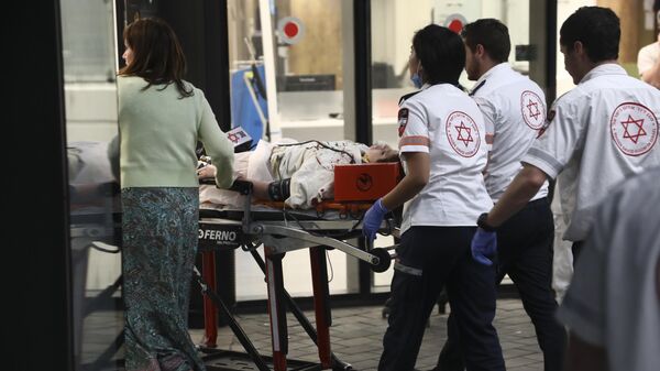 Пострадавший  в результате наезда автомобиля на толпу в больнице в Тель-Авиве, Израиль