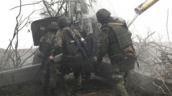 Артиллеристы вооруженных сил РФ ведут огонь по позициям ВСУ