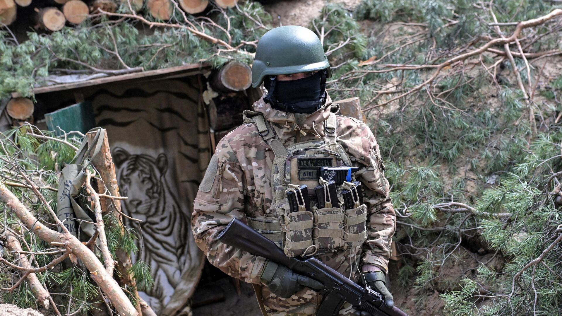 Бойцы спецназа Ахмат на кременском участке фронта в Донбассе0