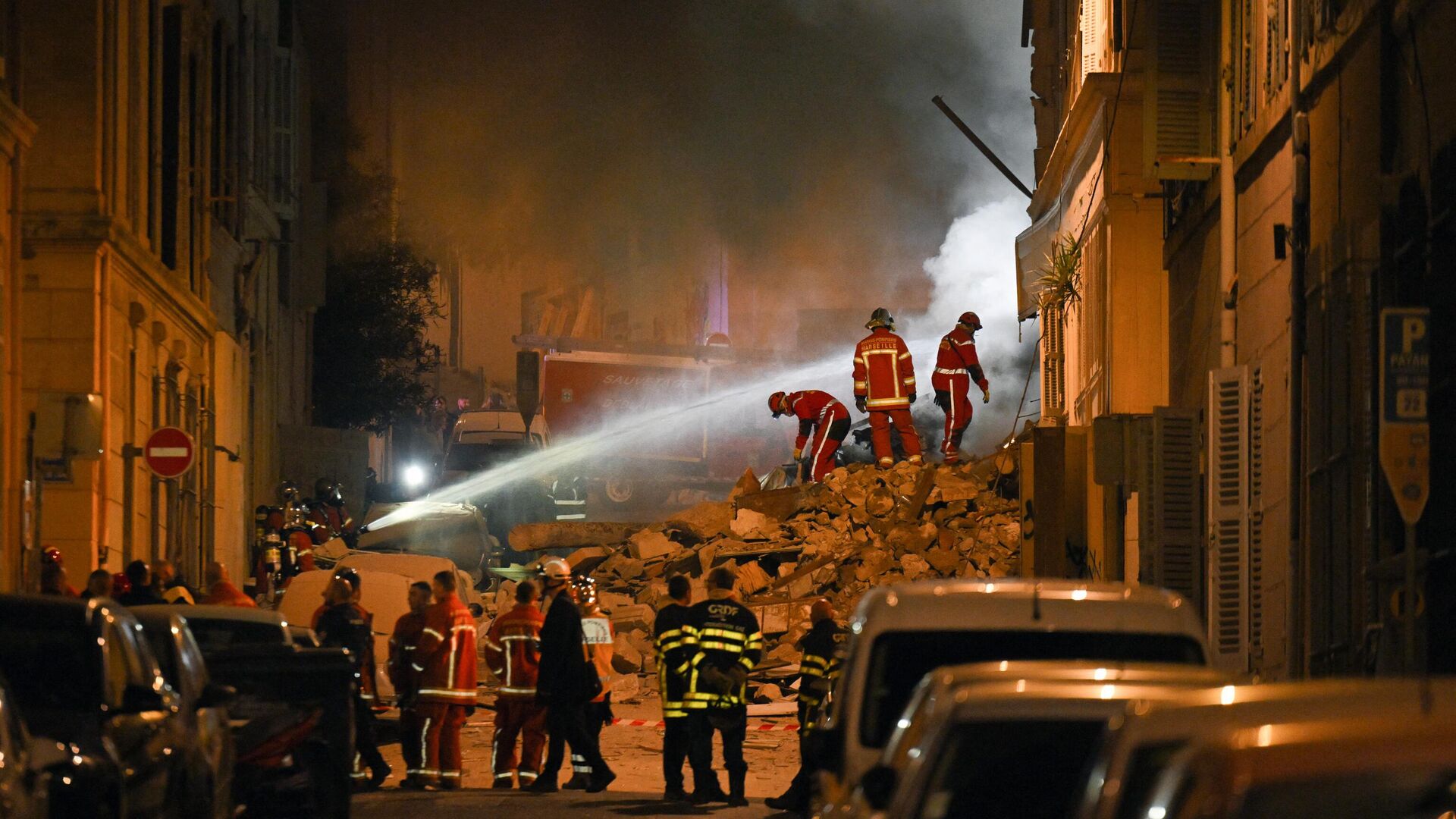 Спасатели на месте обрушения здания в городе Марсель на юге Франции - РИА Новости, 1920, 09.04.2023