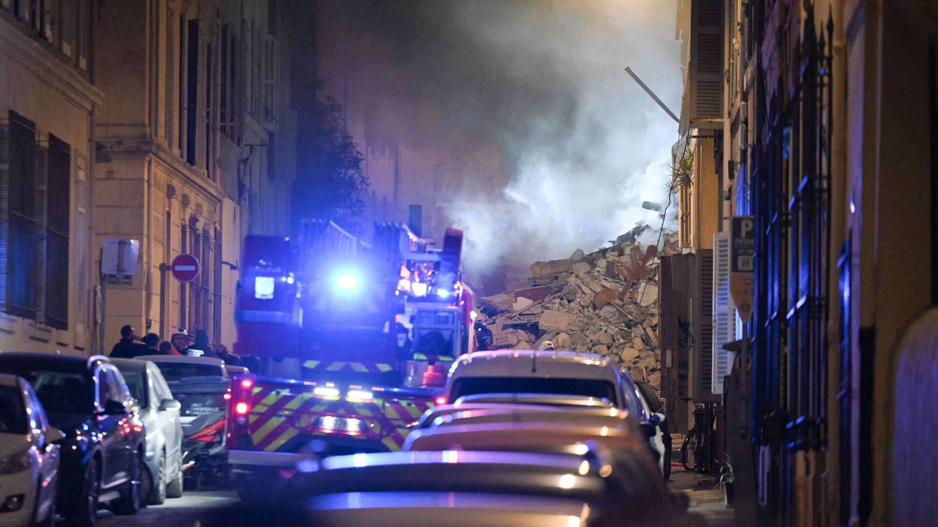 Спасатели на месте обрушения здания в городе Марсель на юге Франции - РИА Новости, 1920, 09.04.2023