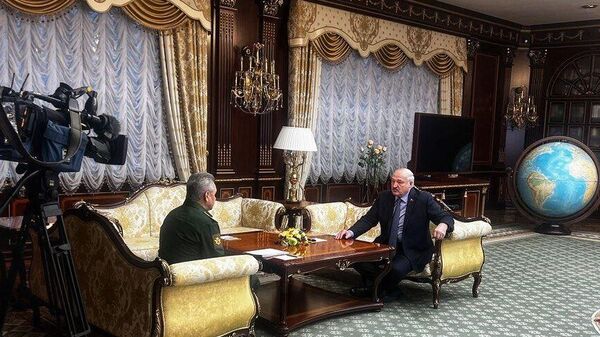 Встреча президента Белоруссии Александра Лукашенко и министра обороны РФ Сергея Шойгу в Минске