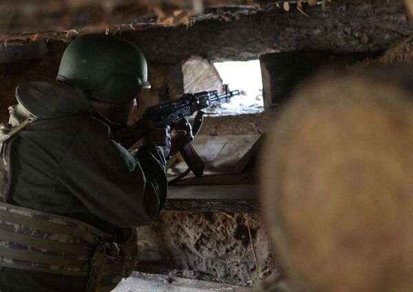 Боец спецназа Ахмат на позиции кременского участка фронта в Донбассе