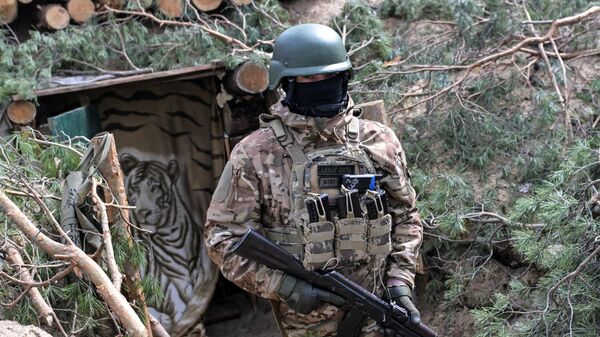 Боец отряда спецназа Ахмат на позиции Кременского участка фронта в Донбассе. Архивное фото