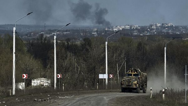 Украинские военные на дороге
