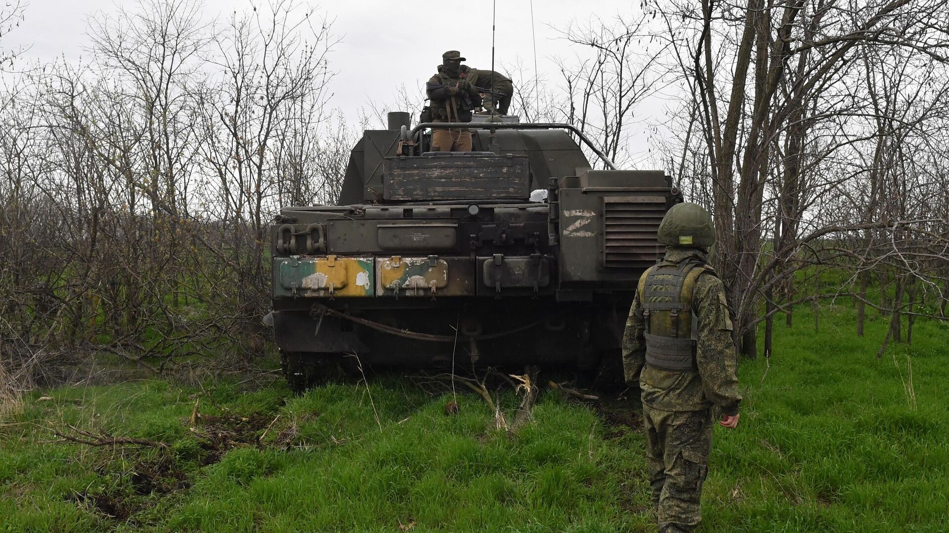 Командная машина зенитно-ракетного комплекса Бук-М3 ПВО ЮВО ВС РФ на позиции в зоне СВО - РИА Новости, 1920, 29.04.2023