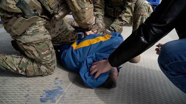 Задержание жителя Хабаровска, переводившего деньги для украинских войск. Видео ФСБ России
