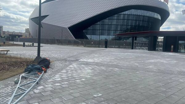 На месте падения рекламной конструкции в районе спортивного комплекса G-Drive Арена города Омска