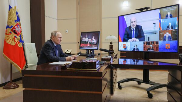 Президент России Владимир Путин проводит в режиме видеоконференции совещание по экономическим вопросам