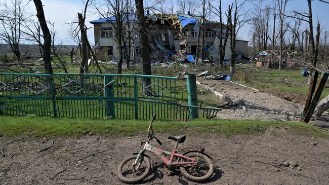 Разрушенное здание в селе Зайцево в пригороде Артемовска