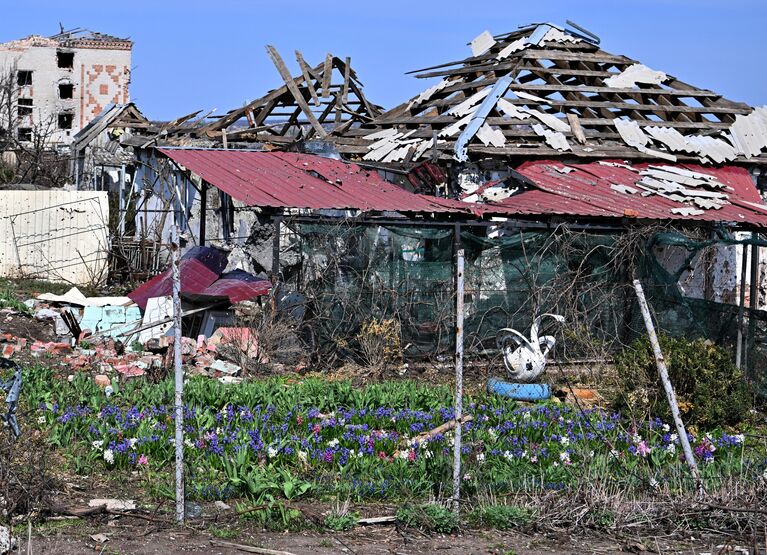 Разрушенные дома в поселке Опытное в пригороде Артемовска