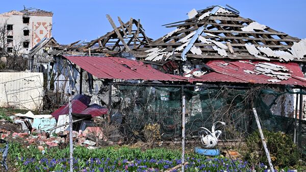 Разрушенные дома в поселке Опытное в пригороде Артемовска
