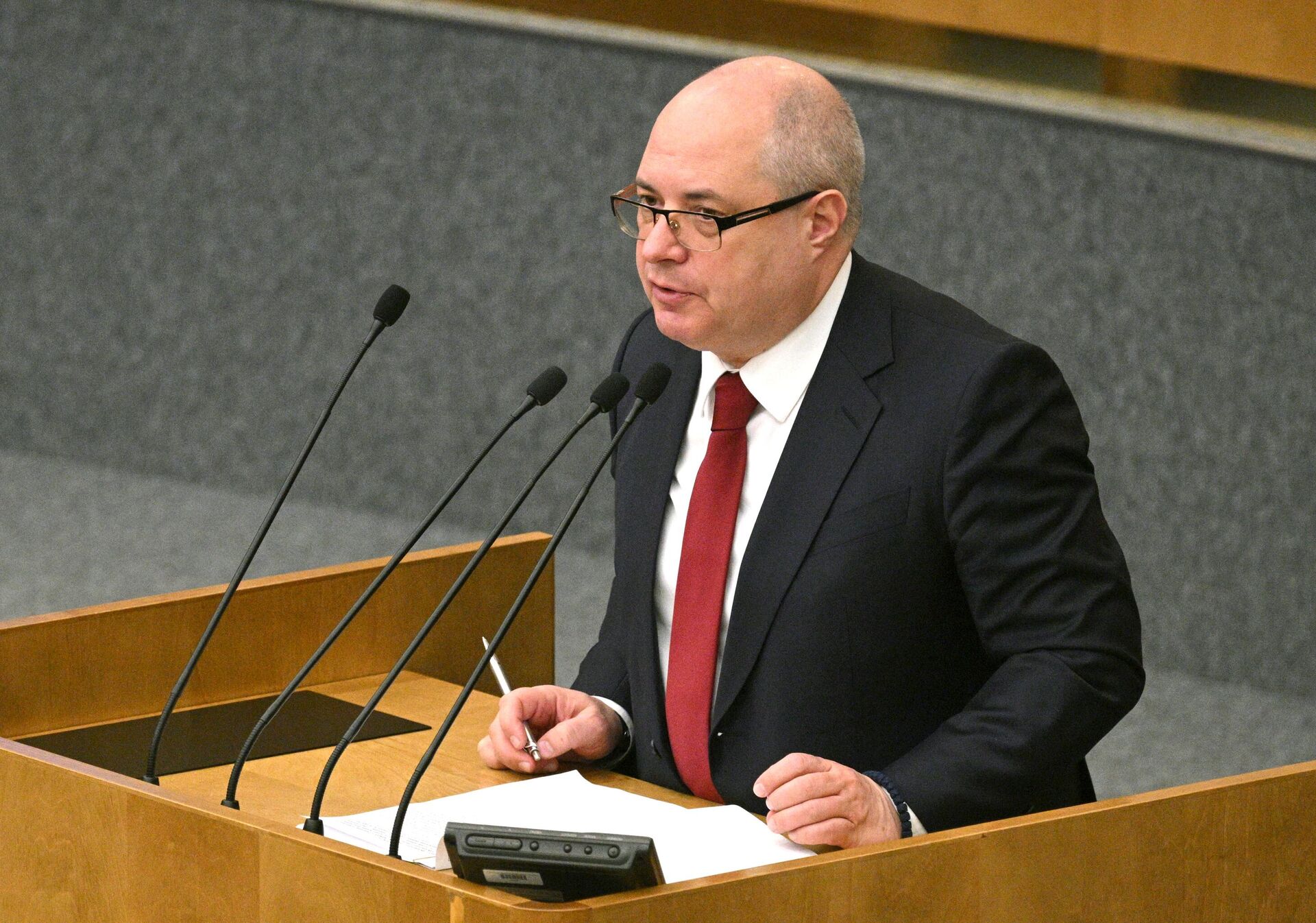 Председатель комитета Государственной Думы РФ по вопросам собственности, земельным и имущественным отношениям Сергей Гаврилов - РИА Новости, 1920, 05.12.2025