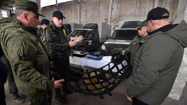 Глава Ленобласти передал технику и спецснаряжение участникам СВО