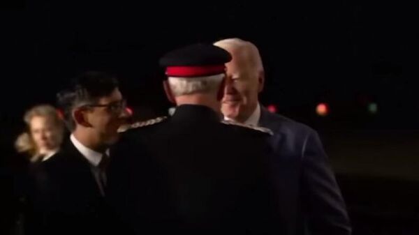 Премьер Великобритании Риши Сунак встретил президента США Джо Байдена в аэропорту Белфаста