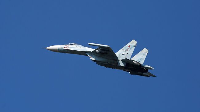 Многоцелевой истребитель Су-27. Архивное фото