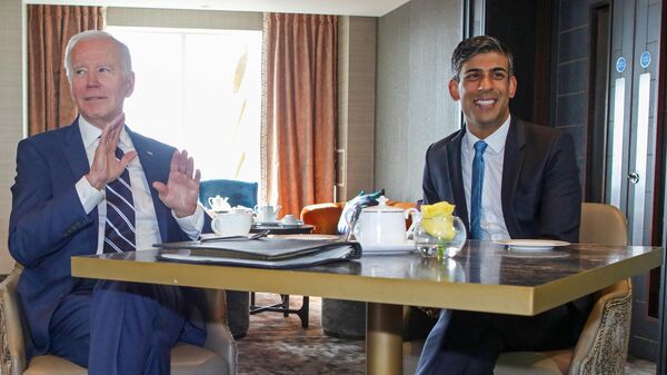 Президент США Джо Байден и премьер-министр Великобритании Риши Сунак во время встречи в Белфасте