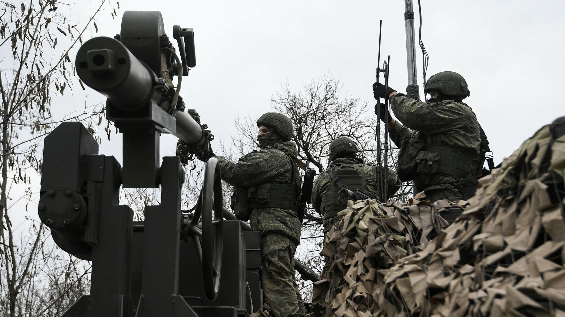 Военнослужащие подразделений радиоэлектронной борьбы. Архивное фото - РИА Новости, 1920, 01.04.2024