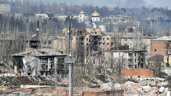 Разрушенные здания в центре Артемовска