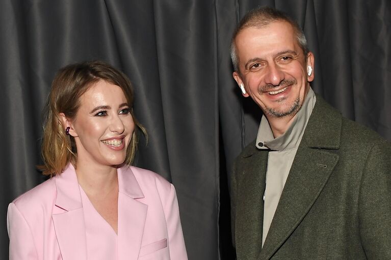 Телеведущая Ксения Собчак и ее супруг, художественный руководитель Театра на Малой Бронной Константин Богомолов на премьере фильма Вызов режиссера Клима Шипенко в кинотеатре КАРО 11 Октябрь в Москве Телеведущая Ксения Собчак и ее супруг, художественный руководитель Театра на Малой Бронной Константин Богомолов на премьере фильма Вызов режиссера Клима Шипенко в кинотеатре КАРО 11 Октябрь в Москве