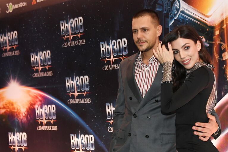 Актер Милош Бикович со спутницей на премьере фильма Вызов режиссера Клима Шипенко в кинотеатре КАРО 11 Октябрь в Москве Актер Милош Бикович со спутницей на премьере фильма Вызов режиссера Клима Шипенко в кинотеатре КАРО 11 Октябрь в Москве