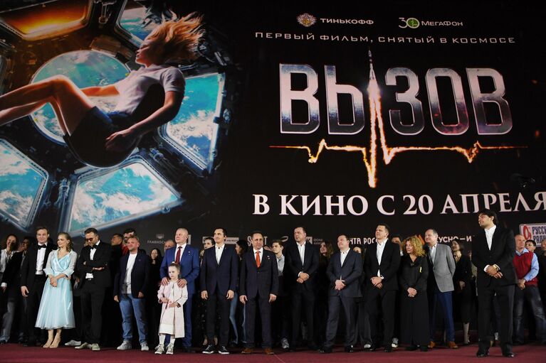 Съемочная группа на премьере фильма Вызов режиссера Клима Шипенко в кинотеатре КАРО 11 Октябрь в Москве Съемочная группа на премьере фильма Вызов режиссера Клима Шипенко в кинотеатре КАРО 11 Октябрь в Москве