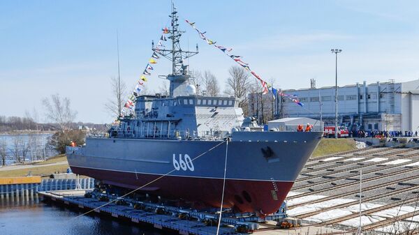 Корабль противоминной обороны проекта 12700 Лев Чернавин на Средне-Невском судостроительном заводе в Санкт-Петербурге