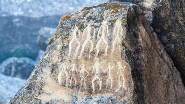Наскальные петроглифы в заповеднике Гобустан, Азербайджан
