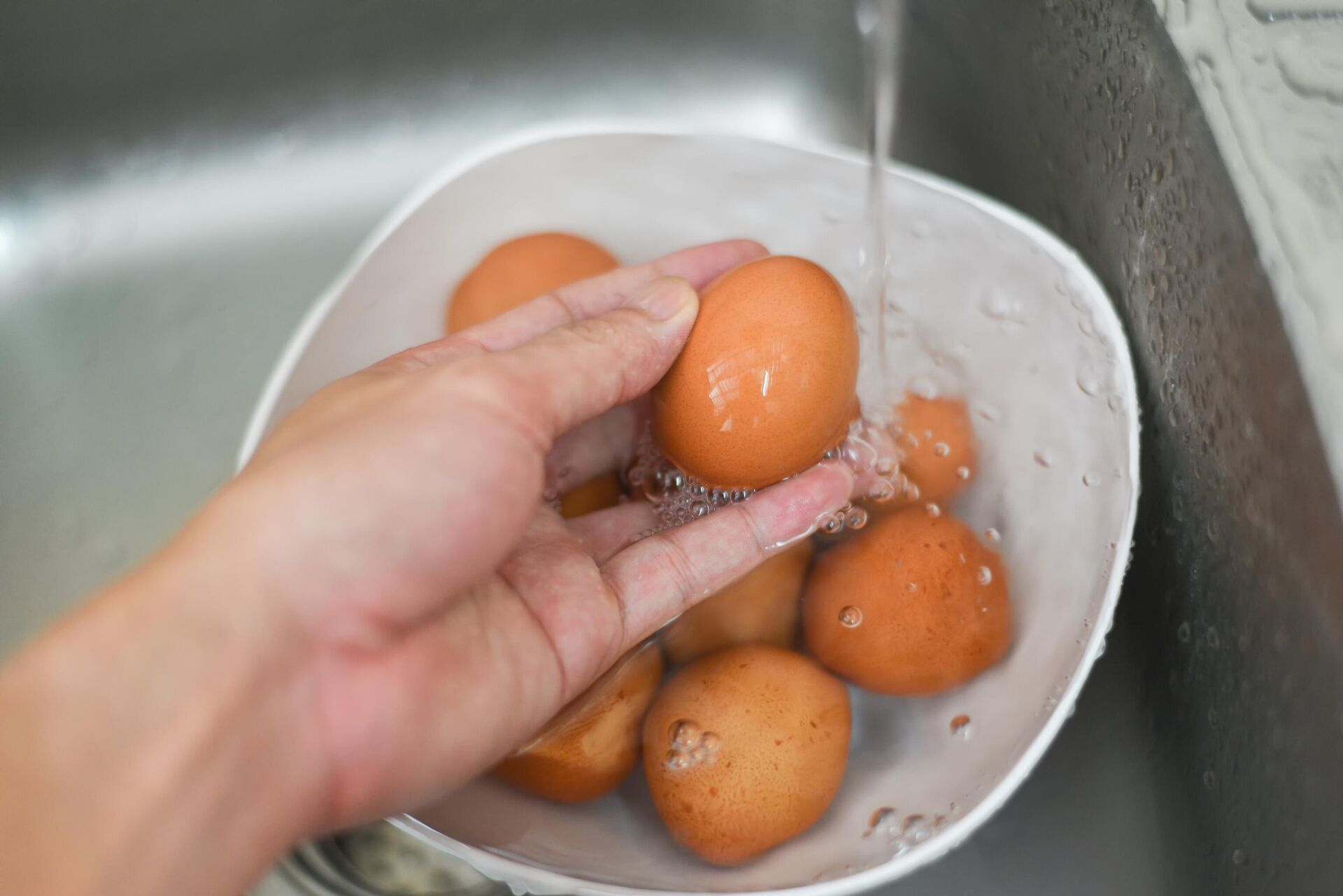 Как покрасить яйца куркумой на Пасху 