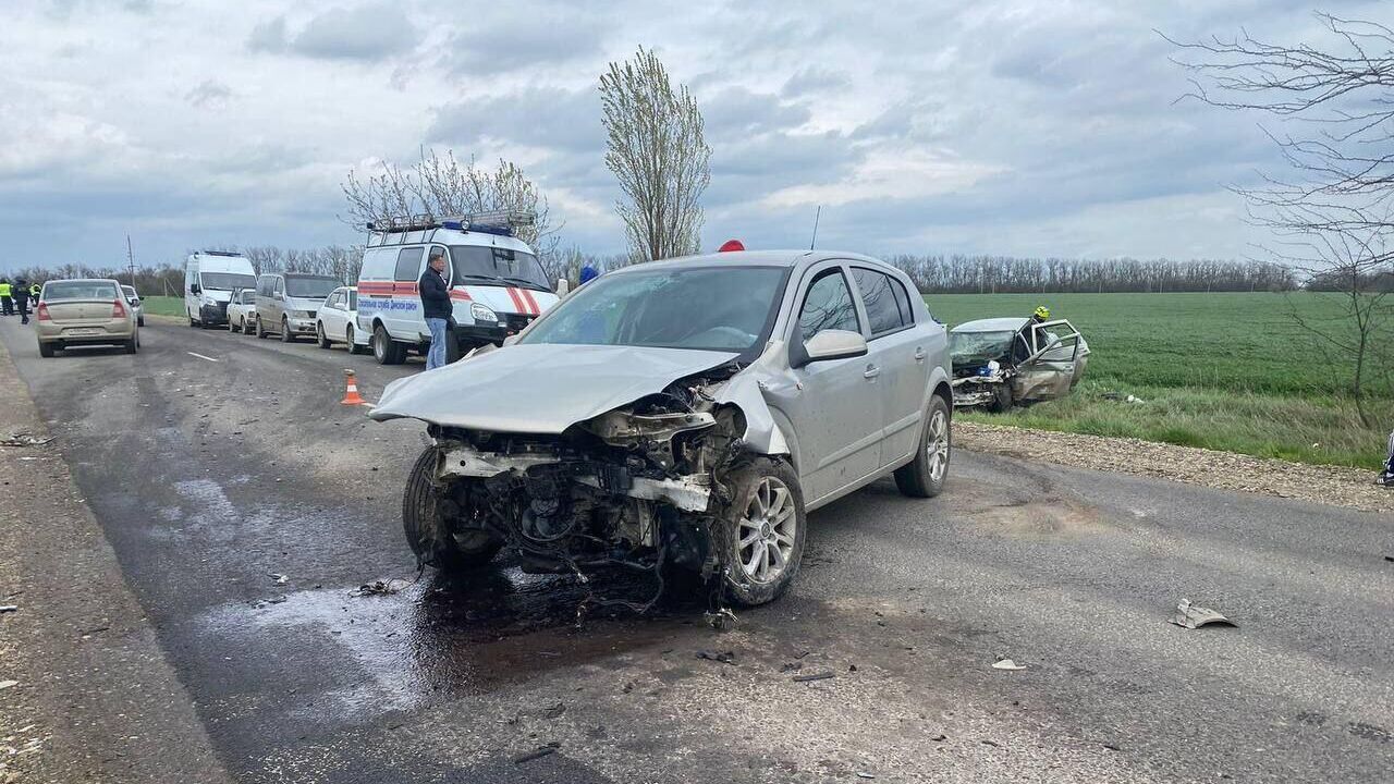 На Кубани три человека погибли в ДТП - РИА Новости, 14.04.2023