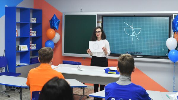 Учебные занятия в новом профильном классе, открывшемся по программе Атомкласс на базе средней школы № 5 в Энергодаре